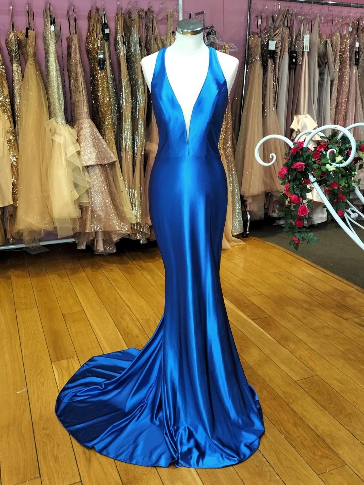 JOVANI 68107 royal blue with plunge neckline and scuba stretch shiney material RRP £499💙💙💙💙💙💙💙💙💙💙💙💙💙